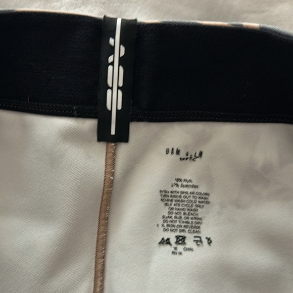 Adam Selman Sport ASS size S French Cut Legging tiger striped sand and black - Picture 5 of 5